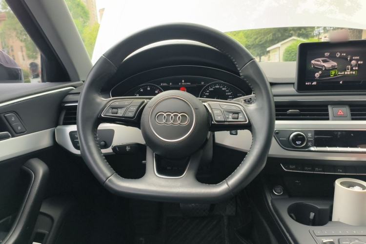 Used Audi A4L 2018 30th Anniversary Edition 45 TFSI quattro Individual Sport Edition Steering Wheel