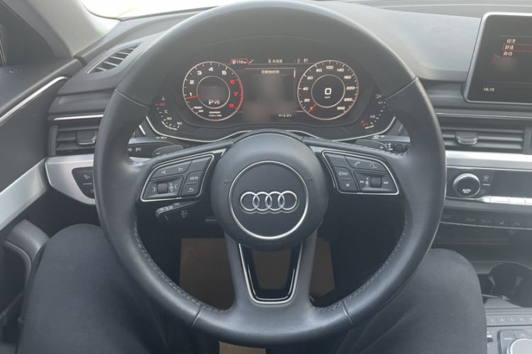 Used Audi A4L 2018 30th Anniversary Edition 40 TFSI Fashion Model Steering Wheel