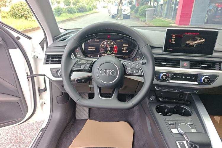 Used Audi A4L 2018 30th Anniversary Edition 40 TFSI Sport Edition Steering Wheel
