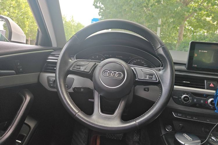 Used Audi A4L 2018 30th Anniversary Edition 40 TFSI Trendy Model Steering Wheel