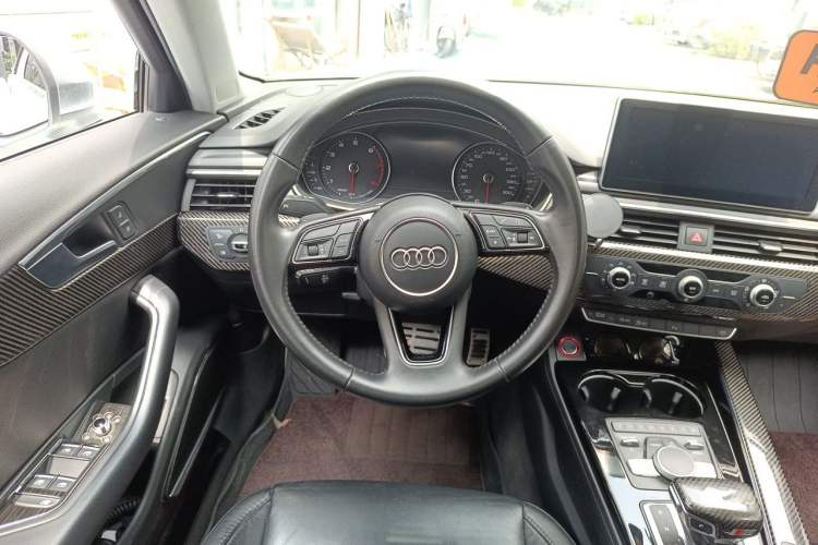 Used Audi A4L 2018 30th Anniversary Edition 40 TFSI Trendy Model Steering Wheel