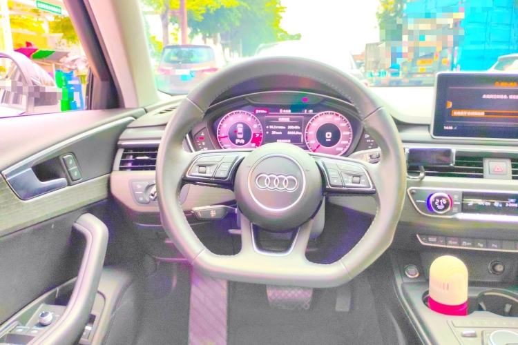 Used Audi A4L 2018 30th Anniversary Edition 45 TFSI quattro Sport model Steering Wheel