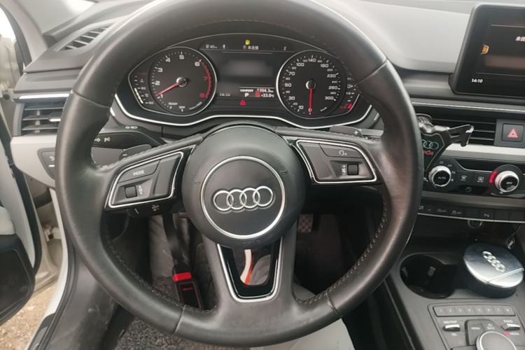 Used Audi A4L 2018 30th Anniversary Edition 40 TFSI Trendy Model Steering Wheel