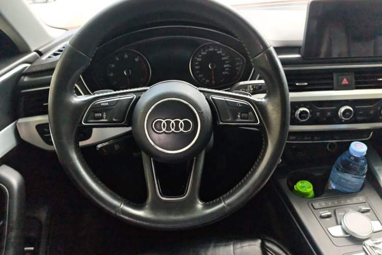 Used Audi A4L 2018 30th Anniversary Edition 40 TFSI Trendy Model Steering Wheel