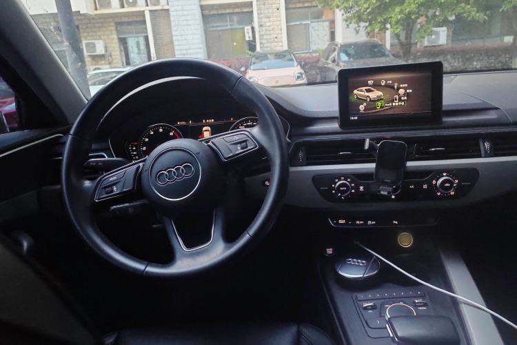 Used Audi A4L 2018 30th Anniversary Edition 40 TFSI Trendy Model Steering Wheel