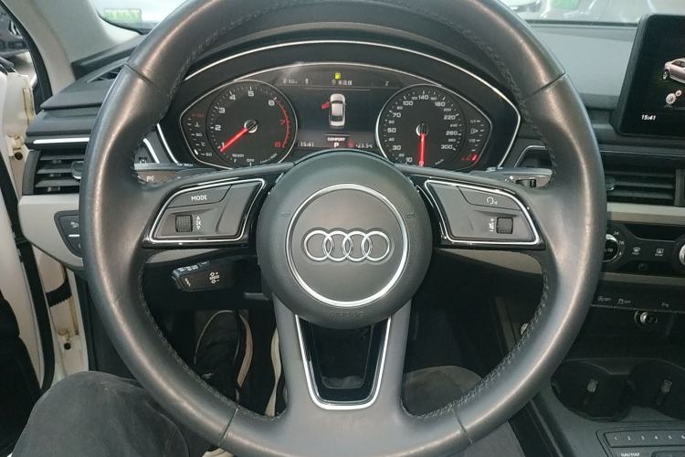 Used Audi A4L 2018 30th Anniversary Edition 40 TFSI Trendy Model Steering Wheel