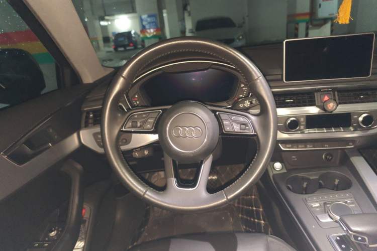 Used Audi A4L 2018 30th Anniversary Edition 40 TFSI Fashion Model Steering Wheel