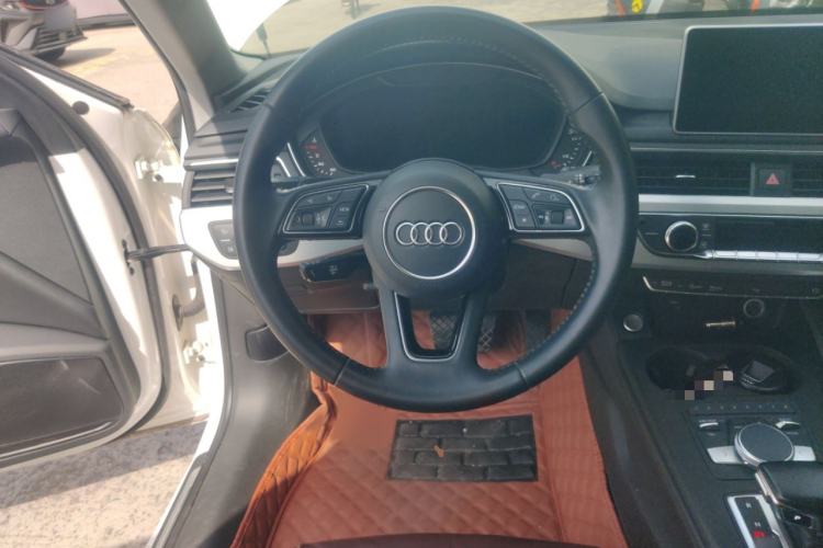 Used Audi A4L 2018 30th Anniversary Edition 40 TFSI Fashion Model Steering Wheel
