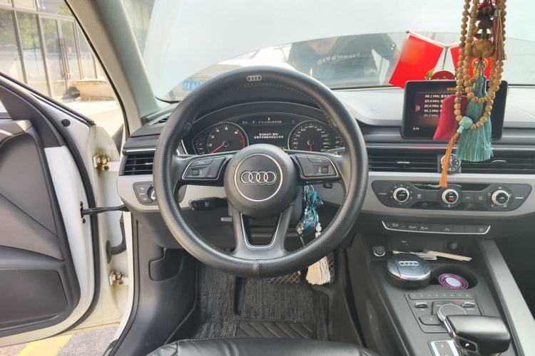 Used Audi A4L 2018 30th Anniversary Edition 40 TFSI Trendy Model Steering Wheel