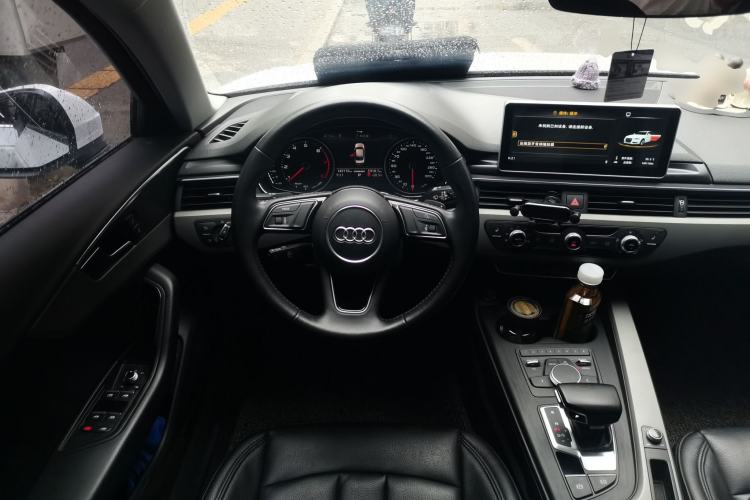 Used Audi A4L 2018 30th Anniversary Edition 40 TFSI Trendy Model Steering Wheel