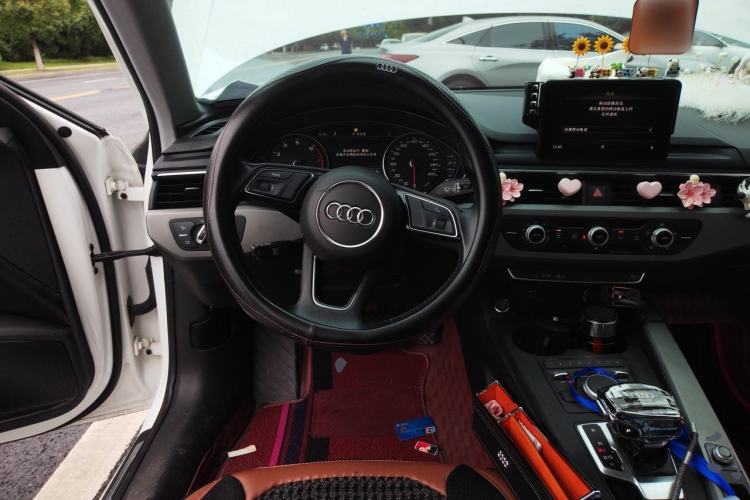 Used Audi A4L 2018 30th Anniversary Edition 30 TFSI Ambition Model Steering Wheel