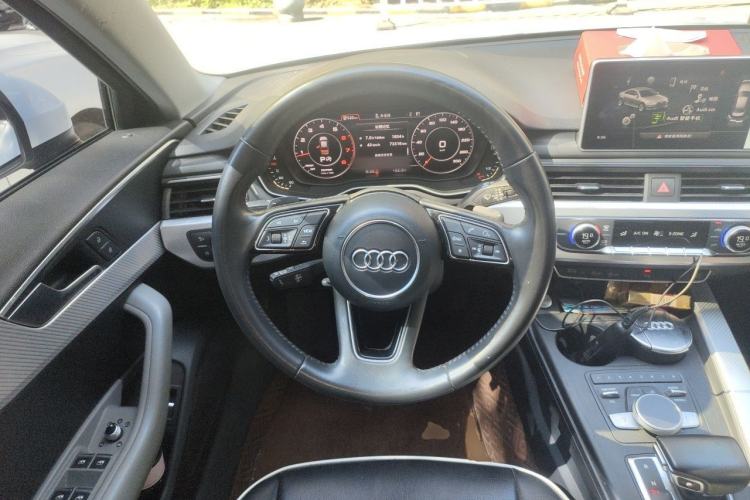 Used Audi A4L 2018 30th Anniversary Edition 40 TFSI Fashion Model Steering Wheel