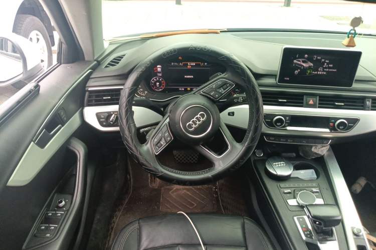 Used Audi A4L 2018 30th Anniversary Edition 40 TFSI Fashion Model Steering Wheel