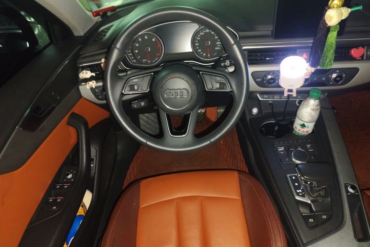 Used Audi A4L 2018 30th Anniversary Edition 40 TFSI Trendy Model Steering Wheel