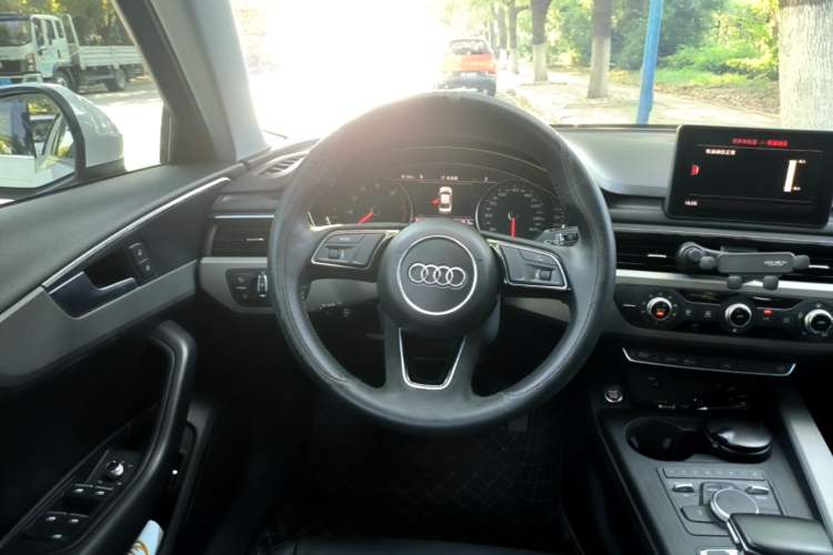 Used Audi A4L 2018 30th Anniversary Edition 40 TFSI Trendy Model Steering Wheel