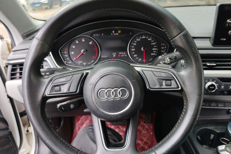 Used Audi A4L 2018 30th Anniversary Edition 40 TFSI Trendy Model Steering Wheel