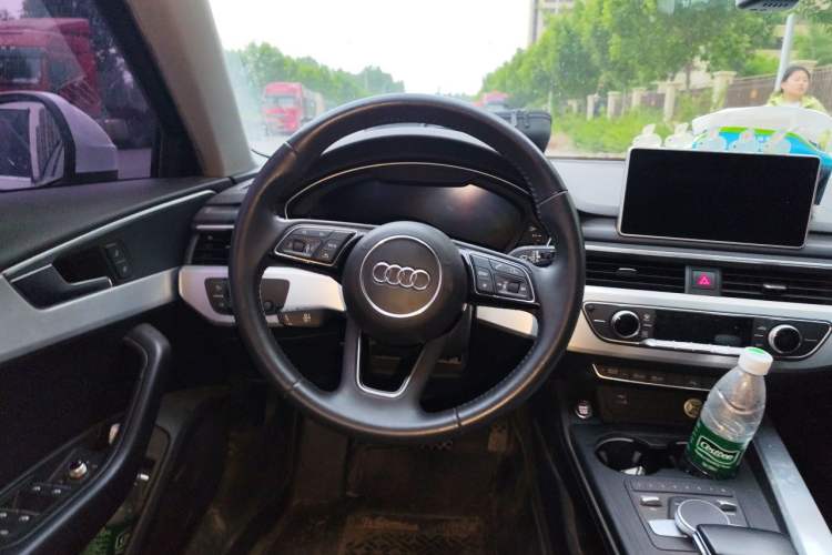 Used Audi A4L 2018 30th Anniversary Edition 40 TFSI Fashion Model Steering Wheel