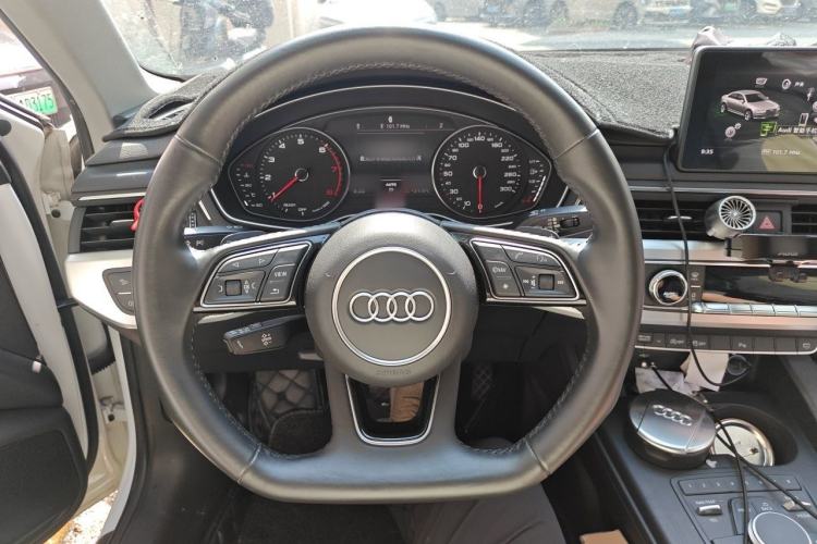 Used Audi A4L 2018 30th Anniversary Edition 45 TFSI quattro Individual Sport Edition Steering Wheel