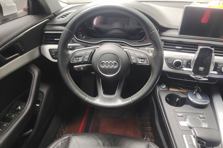 Used Audi A4L 2018 30th Anniversary Edition 40 TFSI Fashion Model Steering Wheel