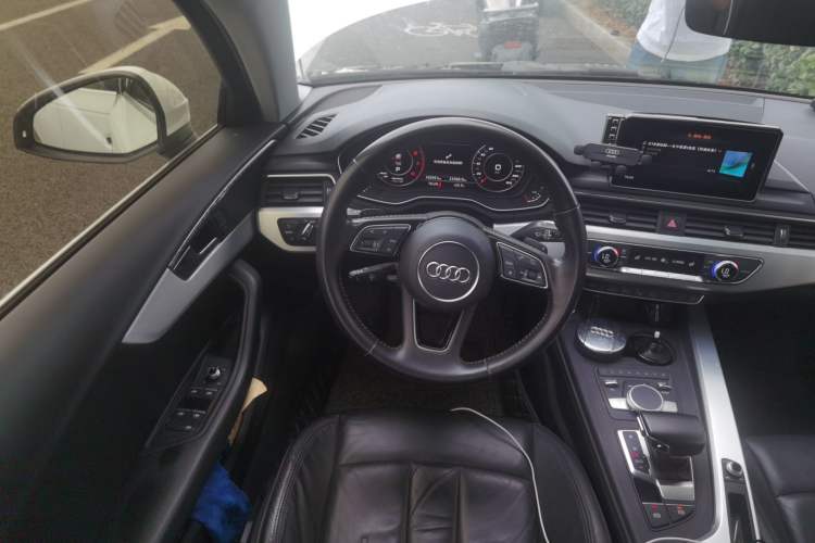 Used Audi A4L 2018 30th Anniversary Edition 40 TFSI Fashion Model Steering Wheel
