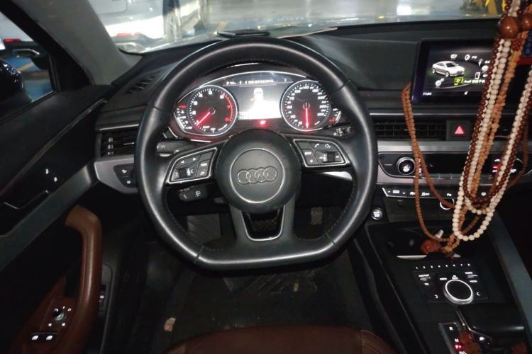 Used Audi A4L 2018 30th Anniversary Edition 45 TFSI quattro Individual Sport Edition Steering Wheel