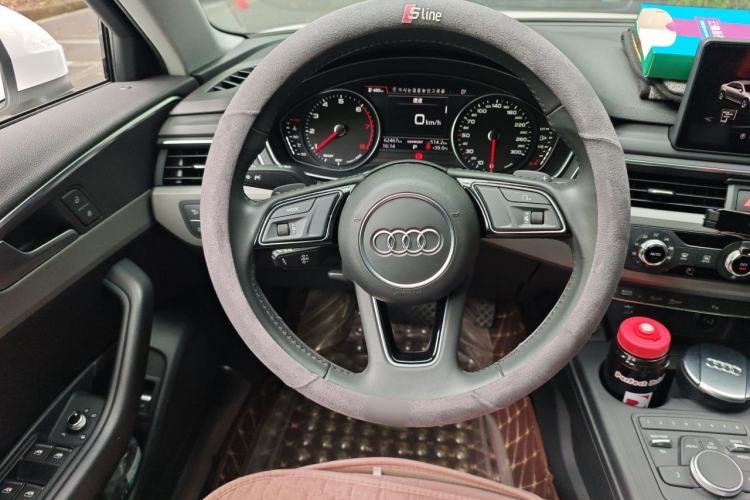 Used Audi A4L 2018 30th Anniversary Edition 40 TFSI Trendy Model Steering Wheel