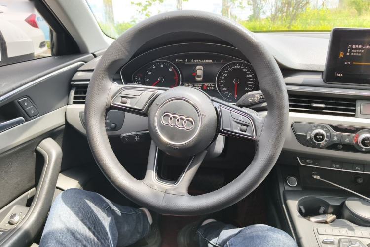 Used Audi A4L 2018 30th Anniversary Edition 40 TFSI Trendy Model Steering Wheel