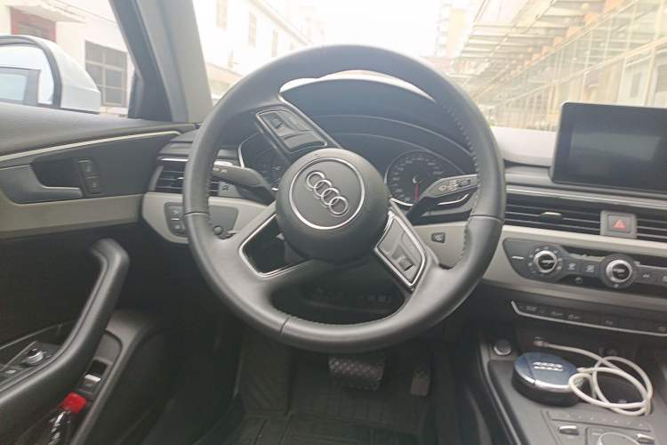 Used Audi A4L 2018 30th Anniversary Edition 40 TFSI Trendy Model Steering Wheel
