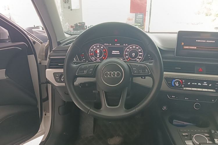 Used Audi A4L 2018 30th Anniversary Edition 40 TFSI Fashion Model Steering Wheel