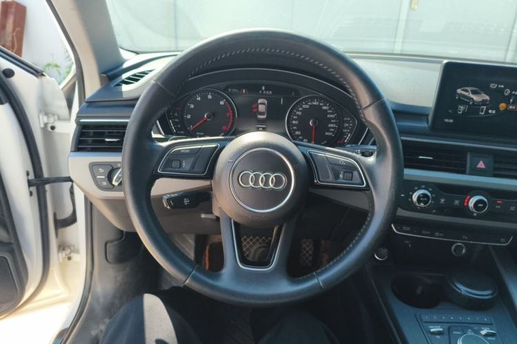Used Audi A4L 2018 30th Anniversary Edition 40 TFSI Trendy Model Steering Wheel