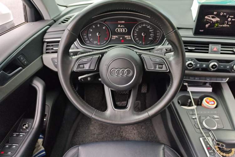 Used Audi A4L 2018 30th Anniversary Edition 40 TFSI Trendy Model Steering Wheel