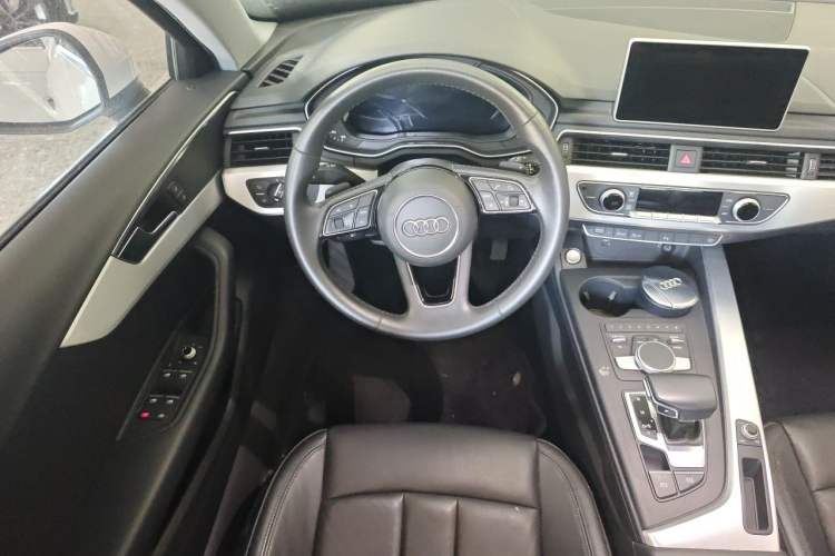 Used Audi A4L 2018 30th Anniversary Edition 40 TFSI Sport Edition Steering Wheel