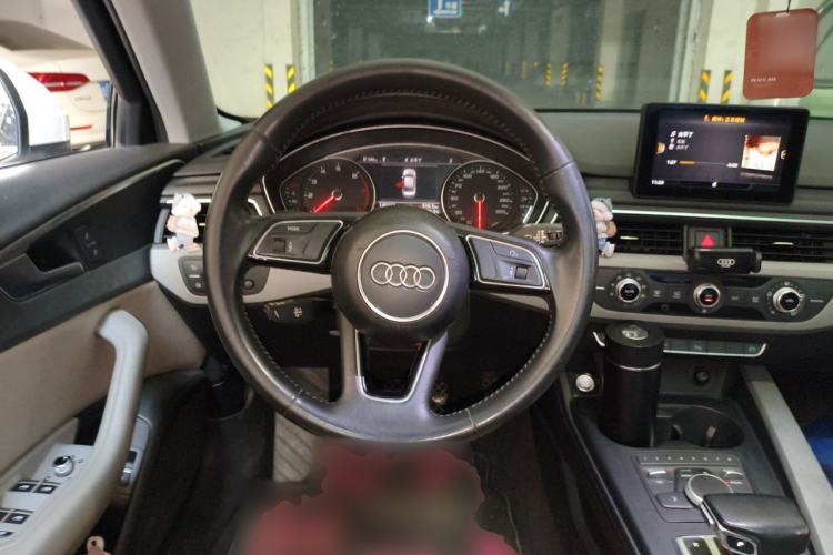 Used Audi A4L 2018 30th Anniversary Edition 40 TFSI Trendy Model Steering Wheel