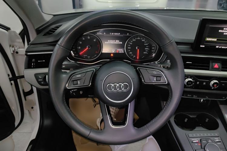 Used Audi A4L 2018 30th Anniversary Edition 40 TFSI Trendy Model Steering Wheel
