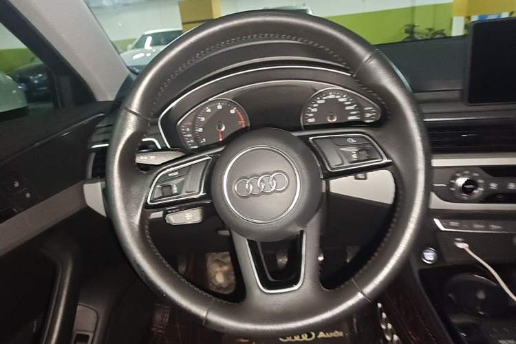 Used Audi A4L 2018 30th Anniversary Edition 40 TFSI Fashion Model Steering Wheel