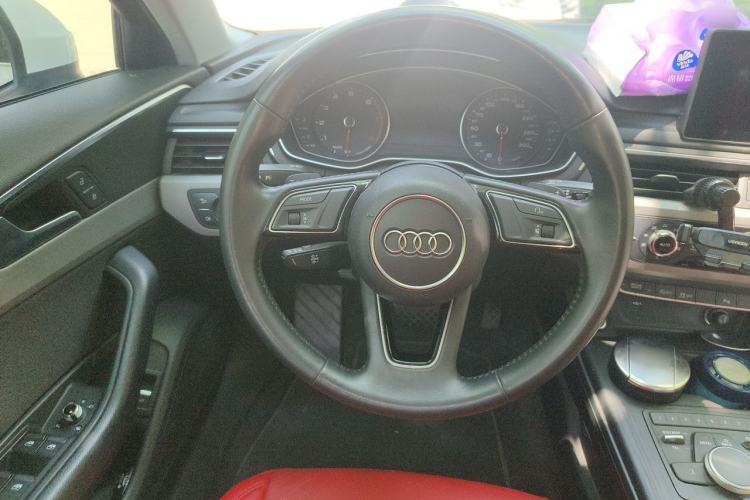 Used Audi A4L 2018 30th Anniversary Edition 40 TFSI Trendy Model Steering Wheel