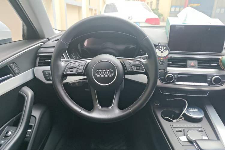 Used Audi A4L 2018 30th Anniversary Edition 40 TFSI Fashion Model Steering Wheel