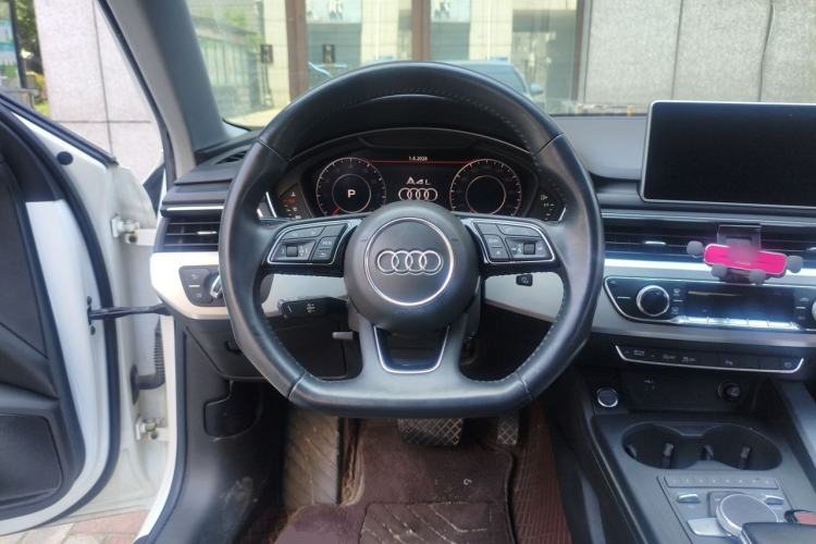 Used Audi A4L 2018 30th Anniversary Edition 40 TFSI Fashion Model Steering Wheel