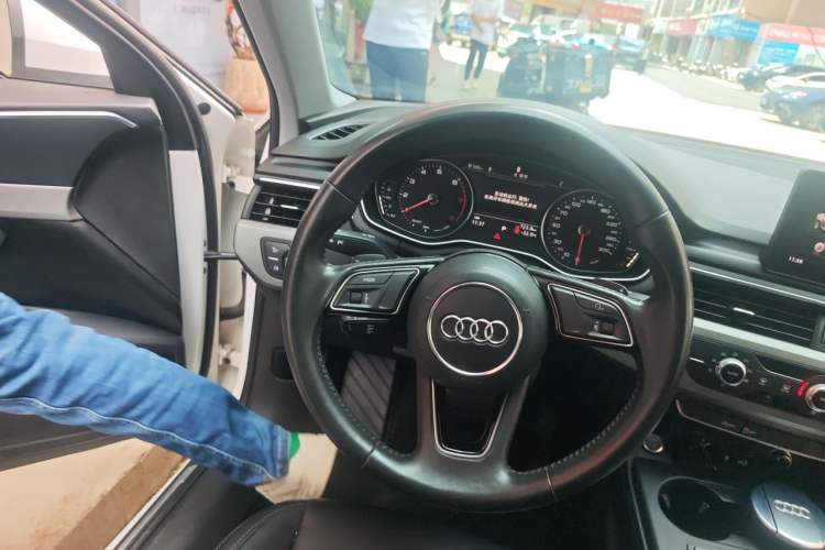 Used Audi A4L 2018 30th Anniversary Edition 30 TFSI Ambition Model Steering Wheel