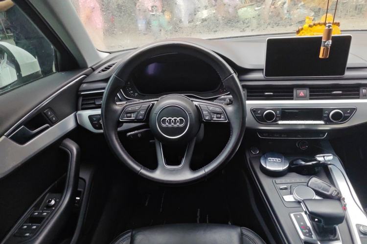Used Audi A4L 2018 30th Anniversary Edition 40 TFSI Fashion Model Steering Wheel