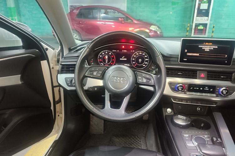 Used Audi A4L 2018 30th Anniversary Edition 40 TFSI Fashion Model Steering Wheel
