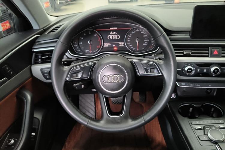 Used Audi A4L 2018 30th Anniversary Edition 40 TFSI Trendy Model Steering Wheel