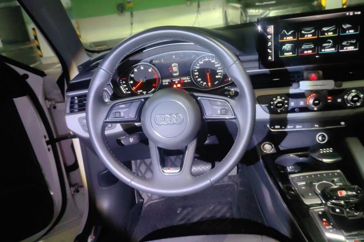 Used Audi A4L 2018 30th Anniversary Edition 40 TFSI Trendy Model Steering Wheel