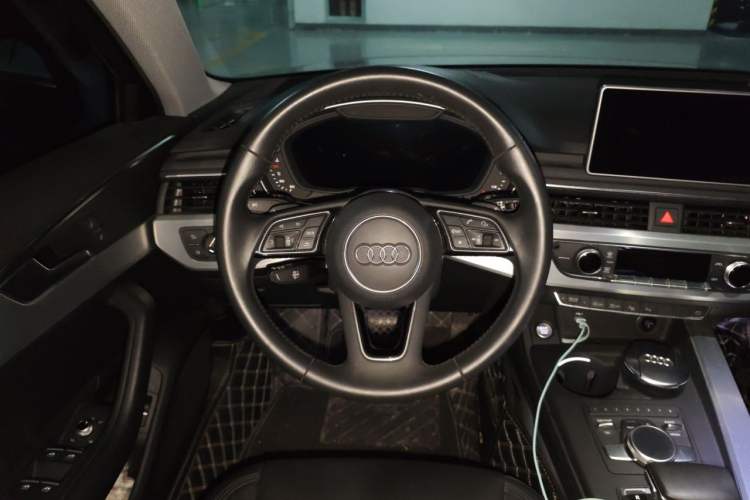 Used Audi A4L 2018 30th Anniversary Edition 40 TFSI Fashion Model Steering Wheel