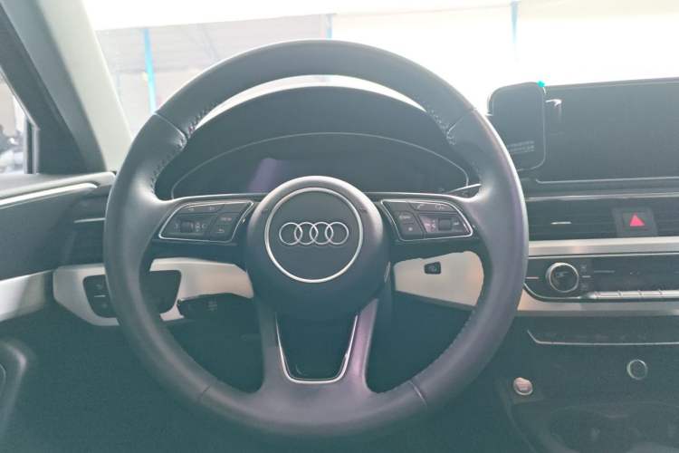 Used Audi A4L 2018 30th Anniversary Edition 40 TFSI Fashion Model Steering Wheel