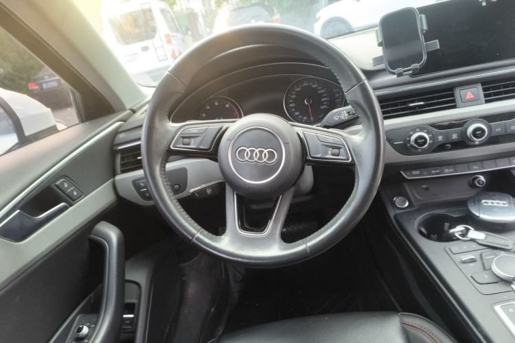 Used Audi A4L 2018 30th Anniversary Edition 40 TFSI Trendy Model Steering Wheel
