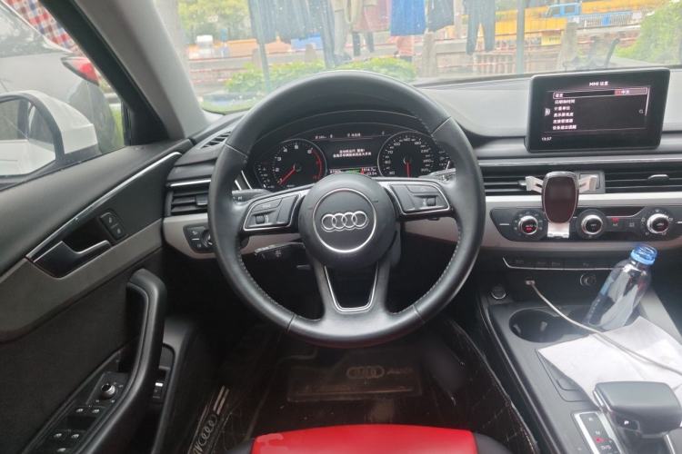 Used Audi A4L 2018 30th Anniversary Edition 40 TFSI Trendy Model Steering Wheel