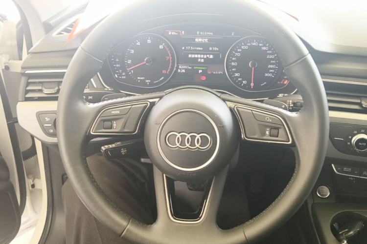 Used Audi A4L 2018 30th Anniversary Edition 40 TFSI Trendy Model Steering Wheel