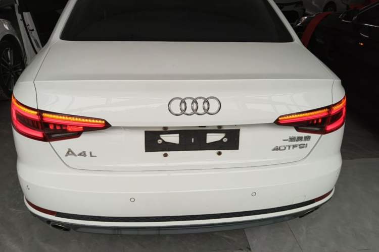 Used Audi A4L 2018 30th Anniversary Edition 40 TFSI Fashion Model Trunk
