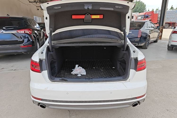 Used Audi A4L 2018 30th Anniversary Edition 40 TFSI Fashion Model Trunk